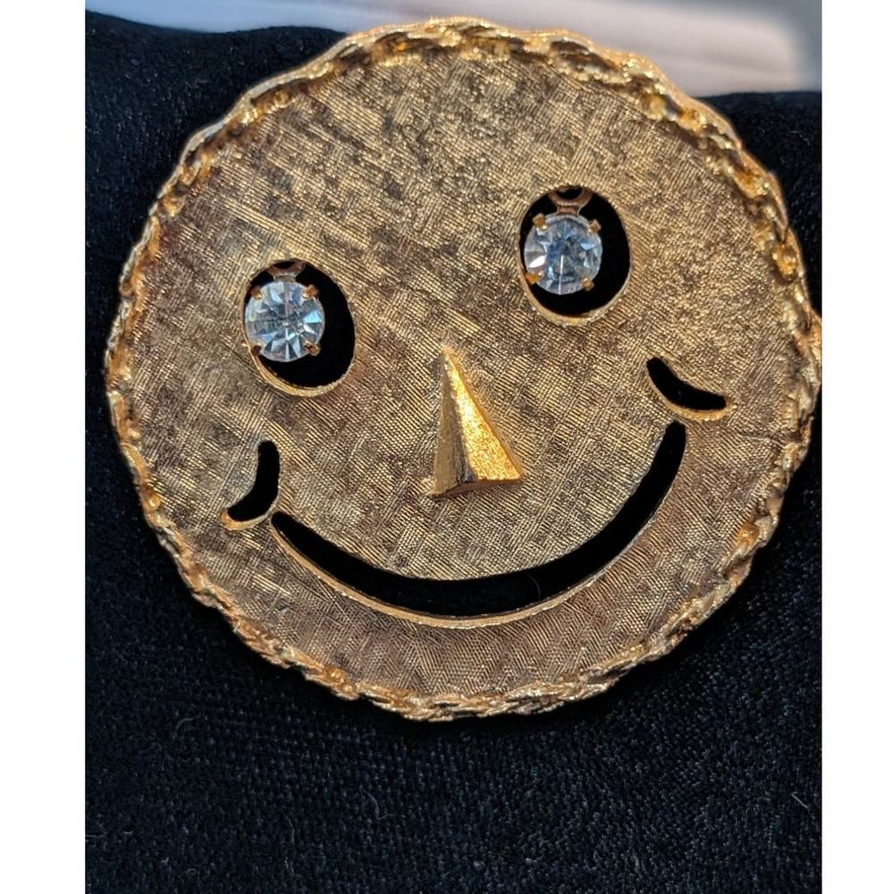 Vintage Smiley Face Brooch & Pendant Textured Gold Tone Dangle Rhinestone Eyes